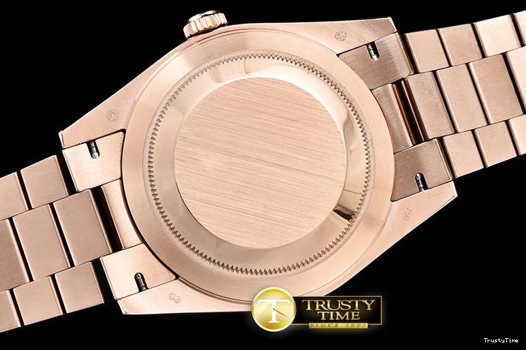 1230 RDD0218A – DayDate 40mm Casual 690